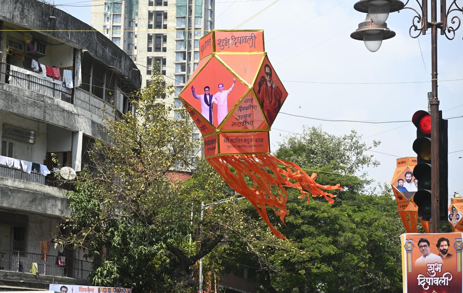 राजनीति के बीच दिवाली की इस रंगीन झलक ने न केवल ठाकरे परिवार की तस्वीर को एकजुट रूप में दिखाया, बल्कि यह भी संकेत दिया कि आने वाले महीनों में महाराष्ट्र की सियासत में कुछ बड़े बदलाव देखने को मिल सकते हैं.